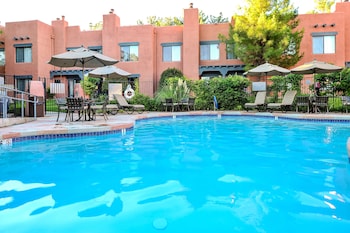 Outdoor pool, open 8 AM to 9 PM, pool umbrellas, sun loungers at Bell Rock Inn