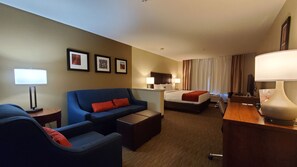 Premium bedding, desk, laptop workspace, blackout drapes - City Express by Marriott Tempe (Tempe)
