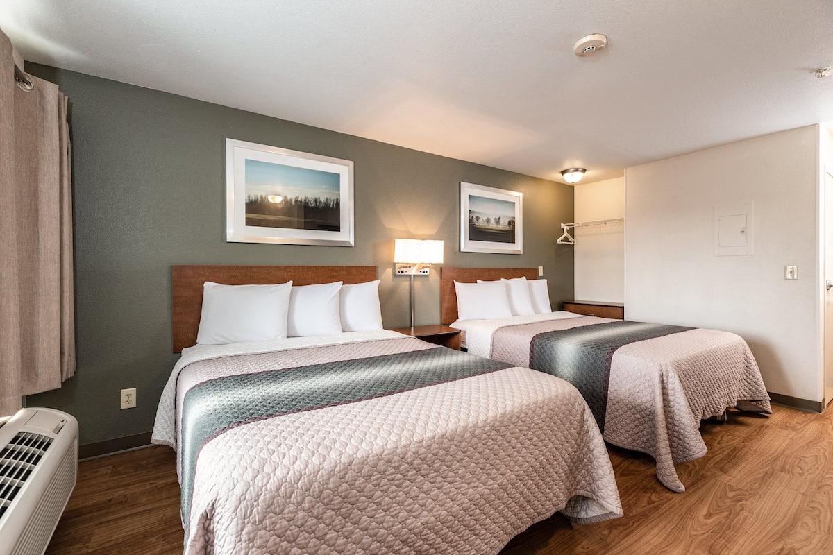 Studio, 2 Queen Beds, Non Smoking | Free WiFi, bed sheets