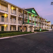 HomeTowne Studios by Red Roof Fresno - West