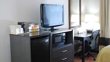 Hochwertige Bettwaren, Schreibtisch, Verdunkelungsvorhänge