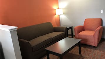 Suite, 1 cama de matrimonio grande, no fumadores | Ropa de cama de alta calidad, escritorio, cortinas opacas