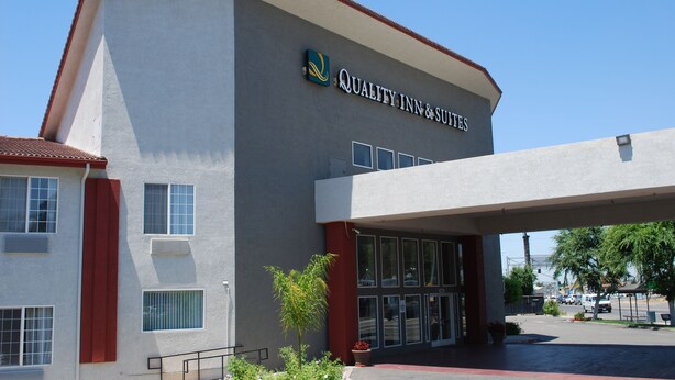 A building with a sign reading "Quality Inn & Suites".