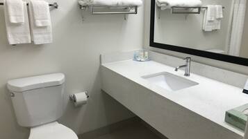Combined shower/tub, free toiletries, hair dryer, towels