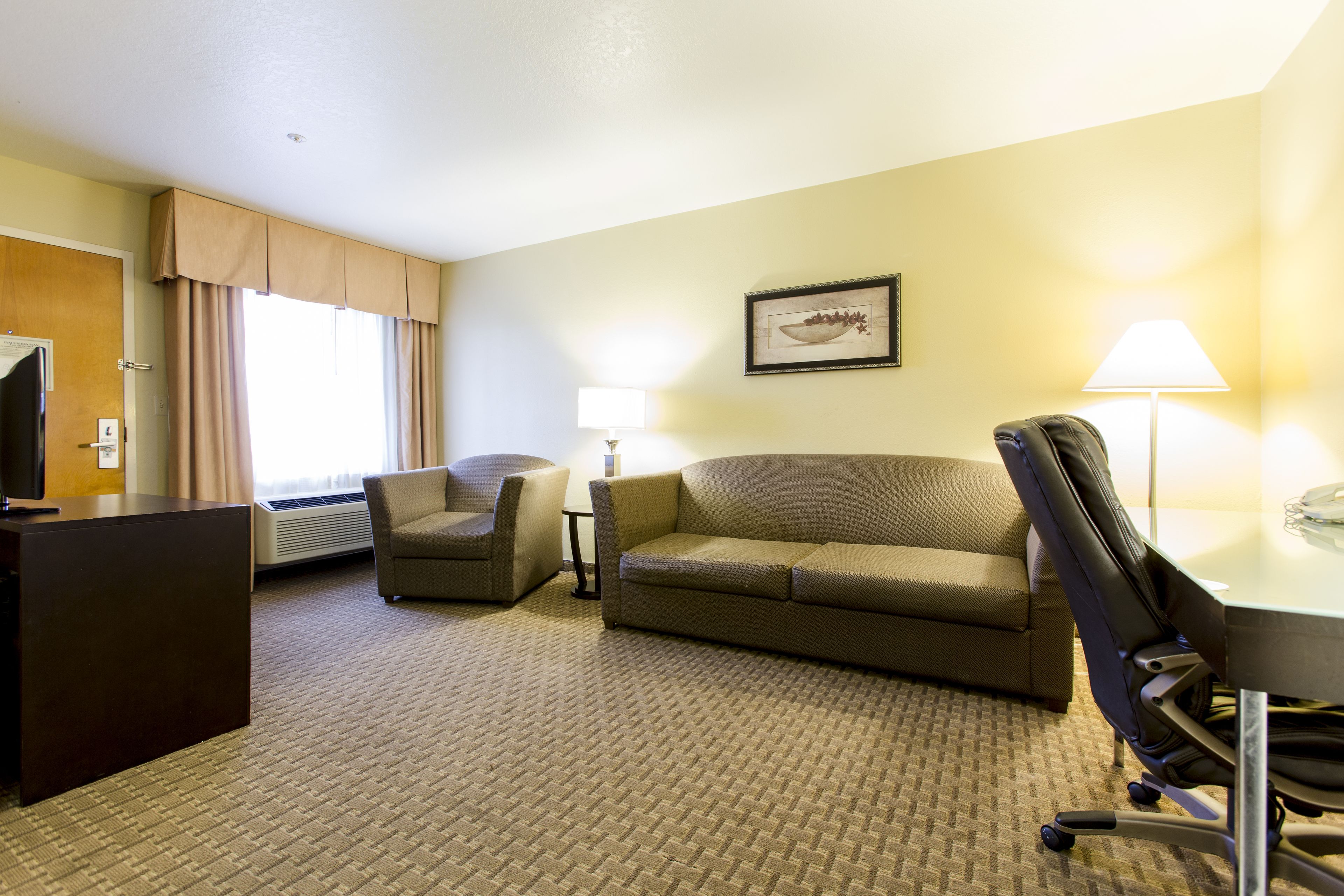 Suite, 1 King Bed | Living area