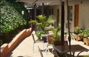 Outdoor dining - Hotel Silver Lake (Los Angeles)