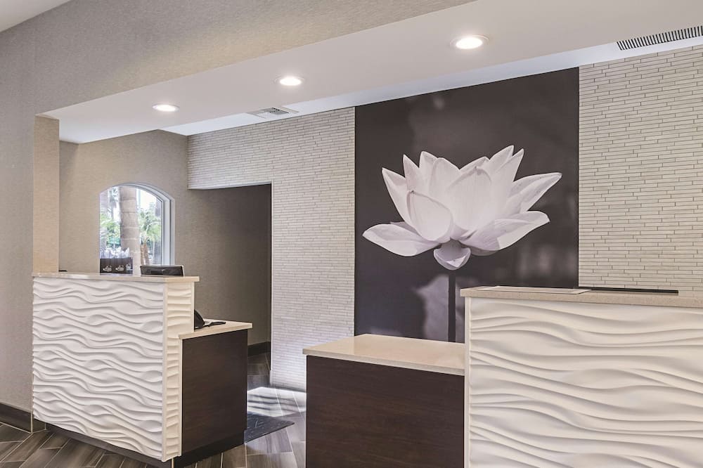 La Quinta Inn & Suites by Wyndham Ontario Airport