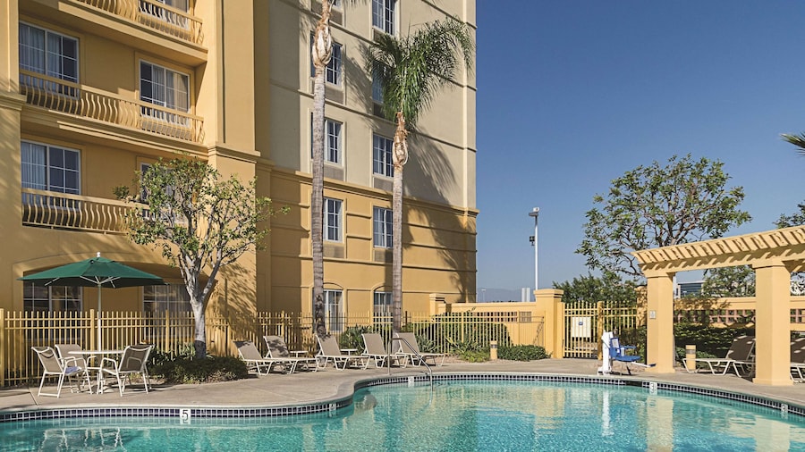 La Quinta Inn & Suites by Wyndham Ontario Airport