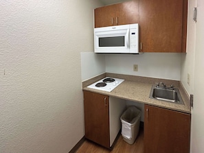 Standard Room, 2 Queen Beds, Non Smoking, Kitchen | Private kitchenette | Full-size fridge, microwave, stovetop