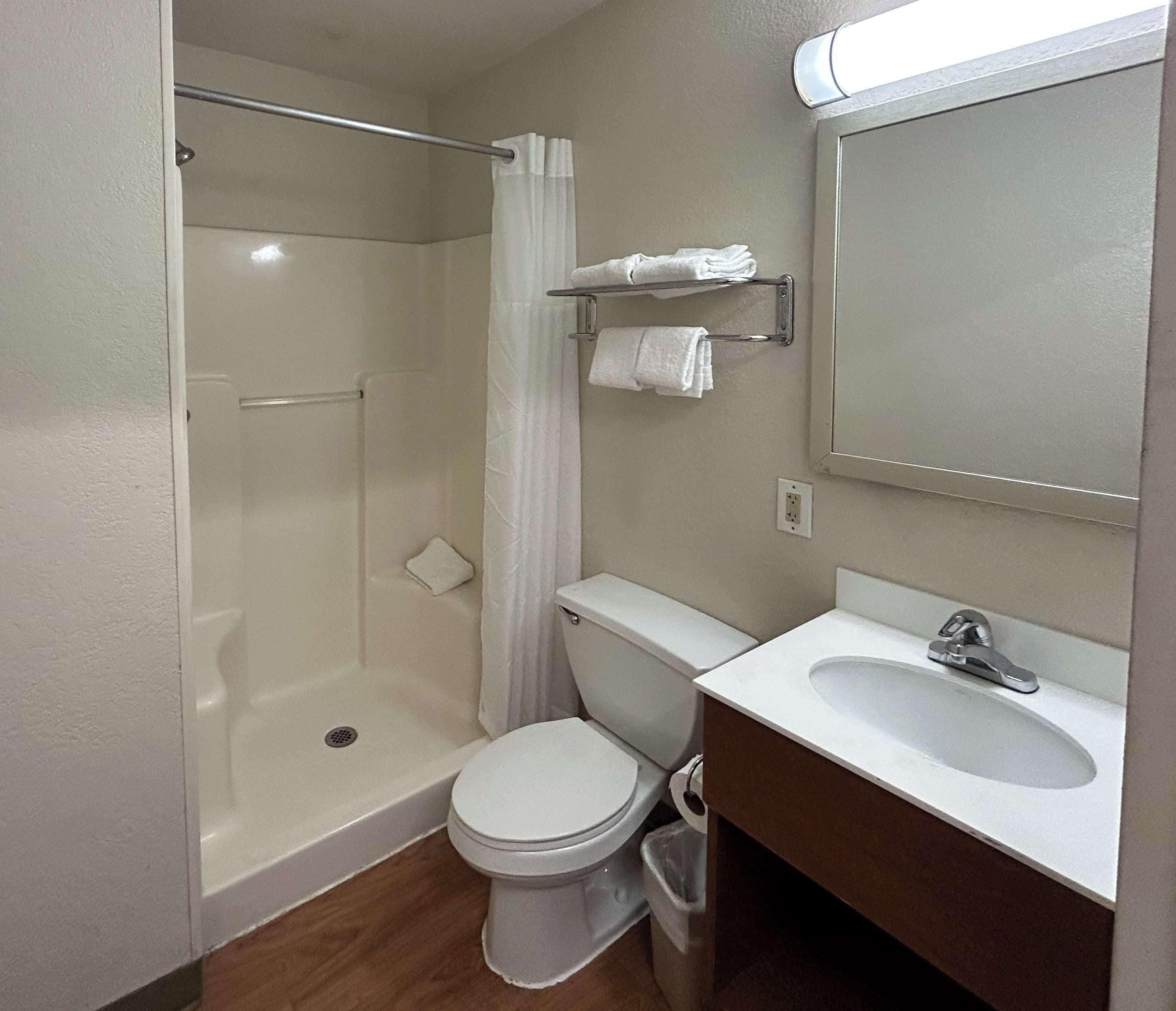 Chuveiro/banheira combinados, toalhas de banho