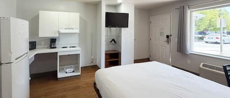 Standard Room, 1 Queen Bed, Non Smoking | Free WiFi, bed sheets