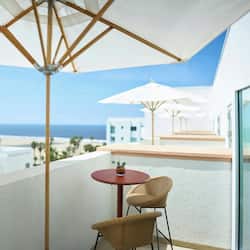 Executive Room, 1 King Bed, Ocean View (Balcony) | Beach/ocean view