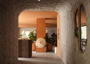 3 restaurants, breakfast, lunch, dinner served; Californian cuisine