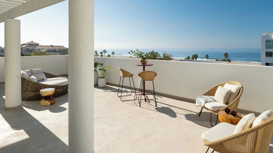 Sandbourne Santa Monica, Autograph Collection