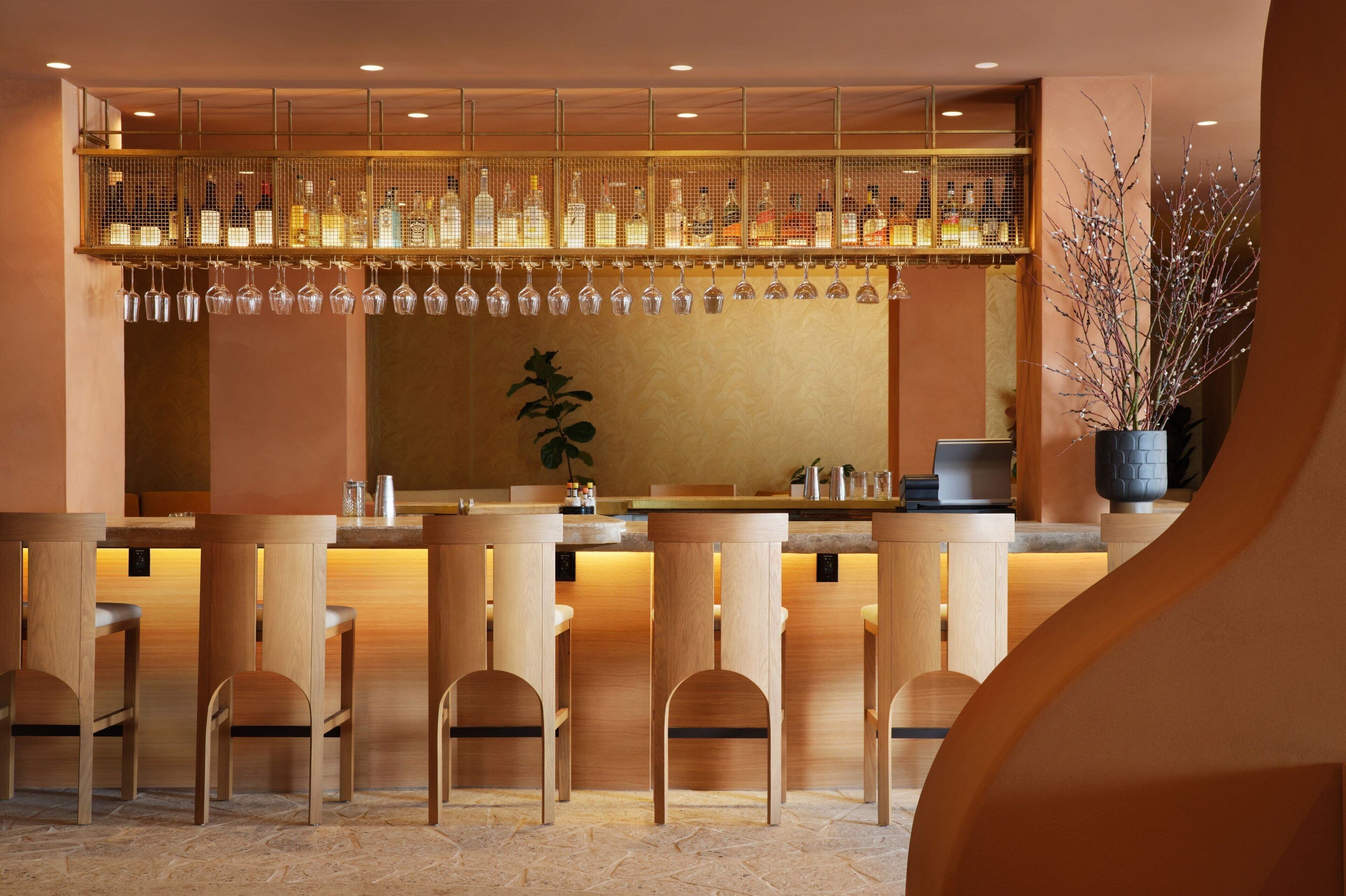 serves lunch and dinner