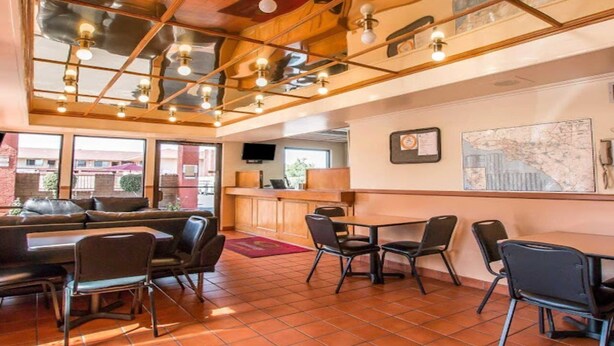 Dining - Econo Lodge Anaheim North (Anaheim)