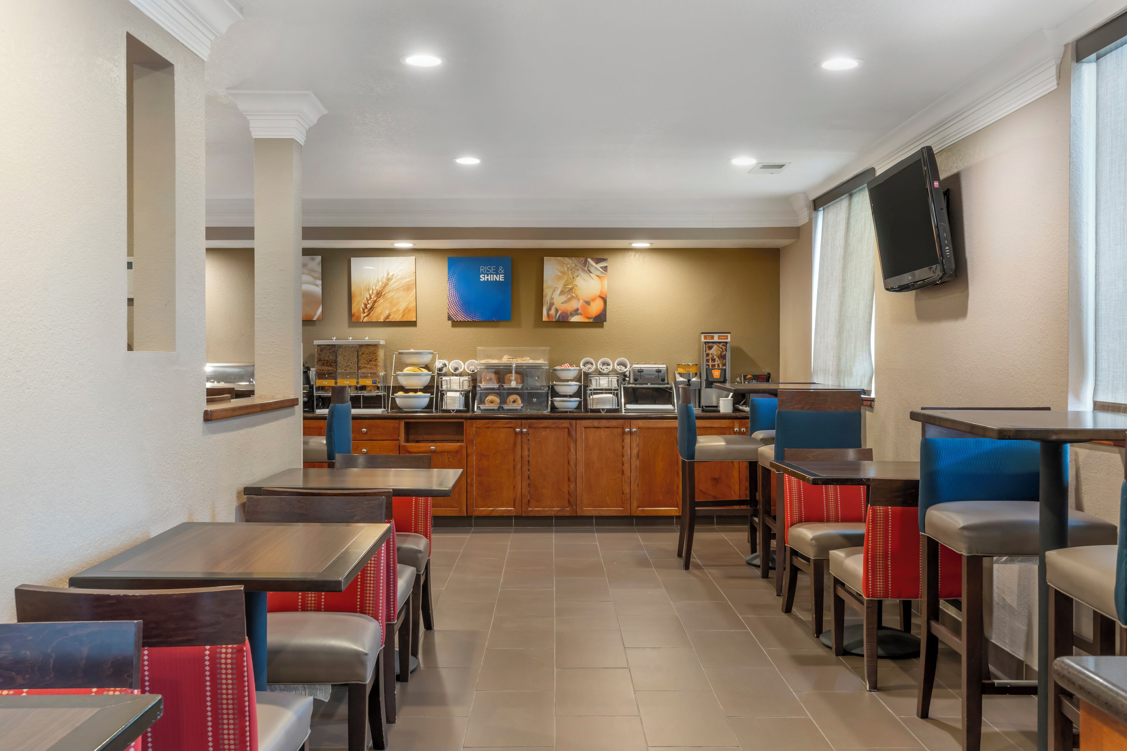 Free daily buffet breakfast