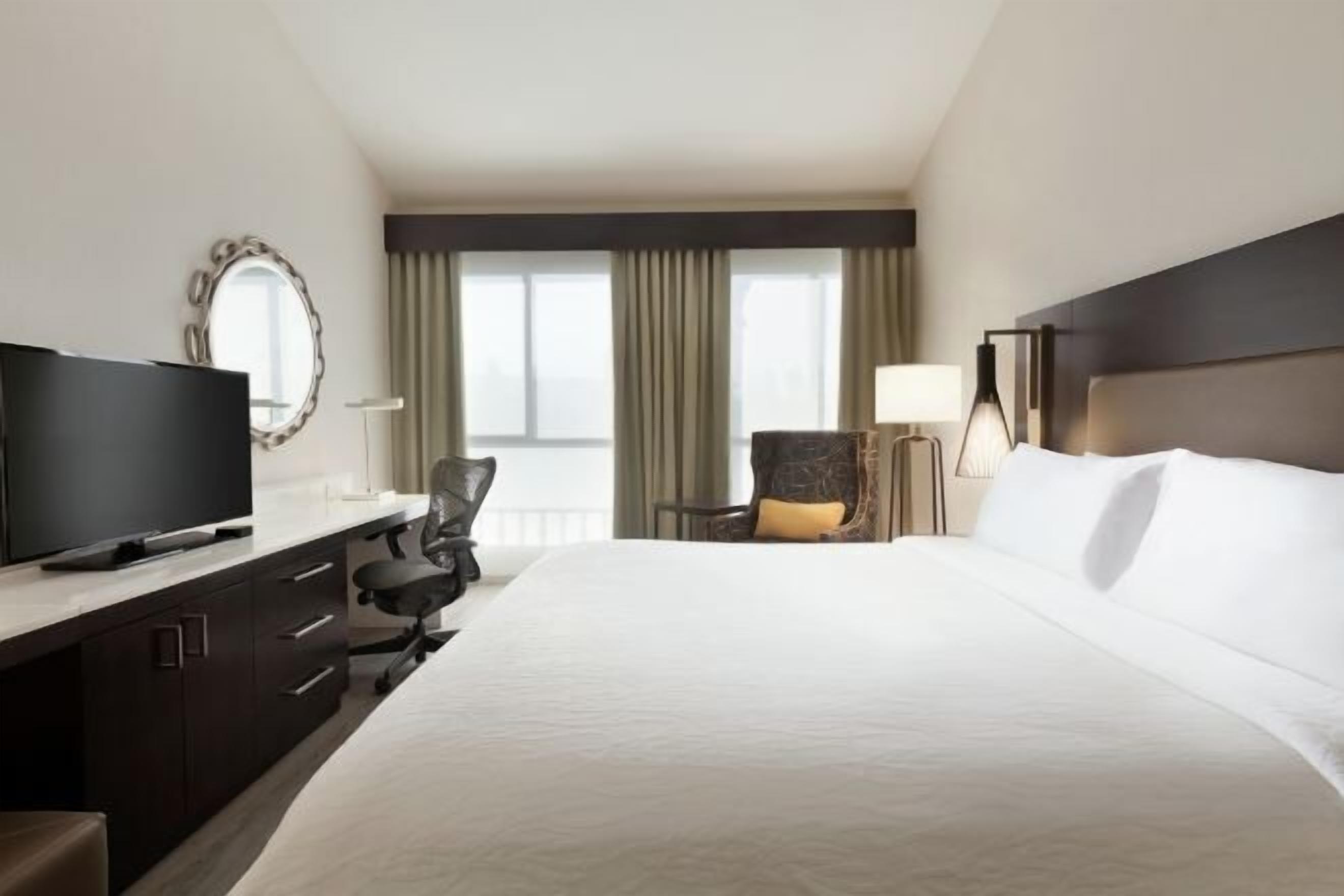 Premium bedding, in-room safe, laptop workspace, iron/ironing board