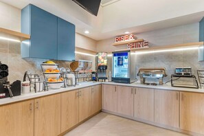 Free daily full breakfast - Comfort Inn Marina on the Monterey Bay (Marina)