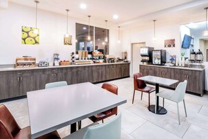 Café da manhã continental grátis todos os dias