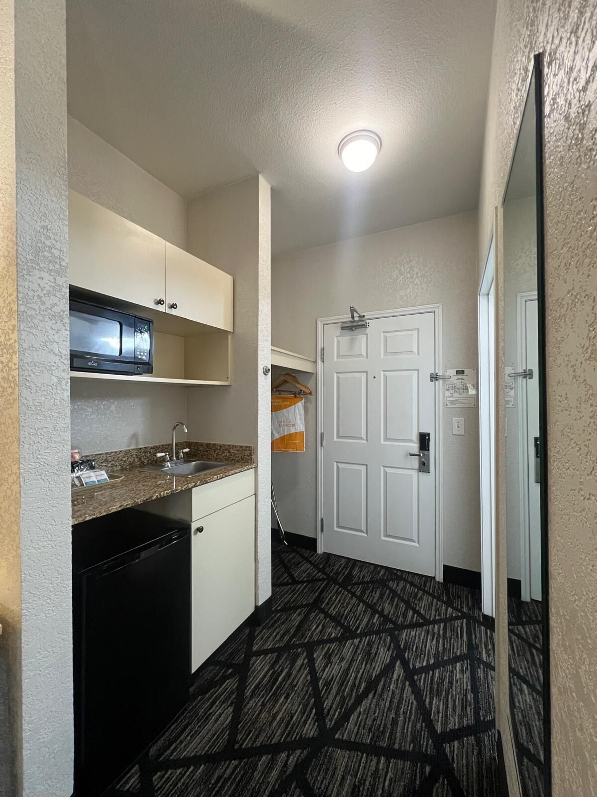 suite, 1 king bed, non smoking, hot tub | in-room safe, desk, blackout curtains, soundproofing