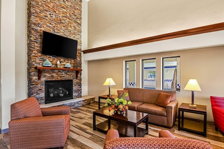 Lobby. Quality Inn & Suites Vail Valley