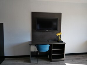 Basic-Zimmer, 1 King-Bett, Kühlschrank und Mikrowelle