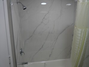 Combined shower/tub, towels - Hilltop Express Inn (Groton)