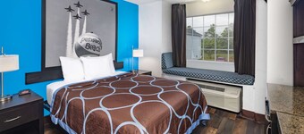 彭薩科拉溫德姆速 8 酒店