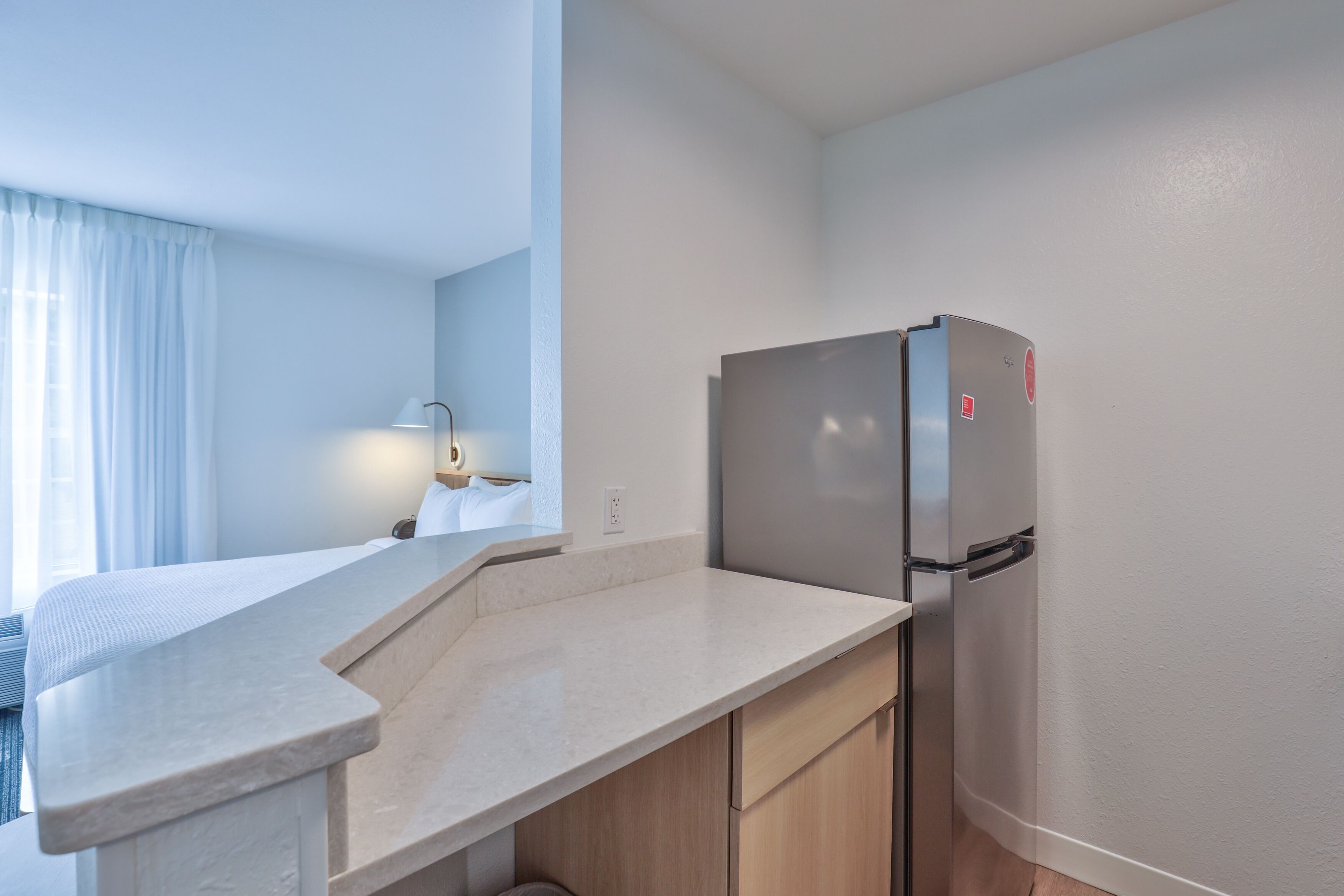 fridge, microwave, stovetop, dishwasher