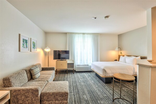 Suite, 1 Queen Bed with Sofa bed, Non Smoking