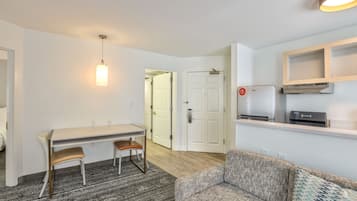 Suite, 2 chambres | Coin séjour | TV connectée, Netflix, Hulu, films en première diffusion