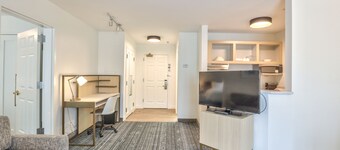 Alluxsuites at 1876, Ascend Hotel Collection