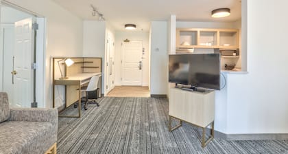Alluxsuites at 1876, an Ascend Collection Hotel