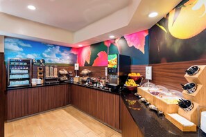 Tägliches inbegriffenes kontinentales Frühstück
