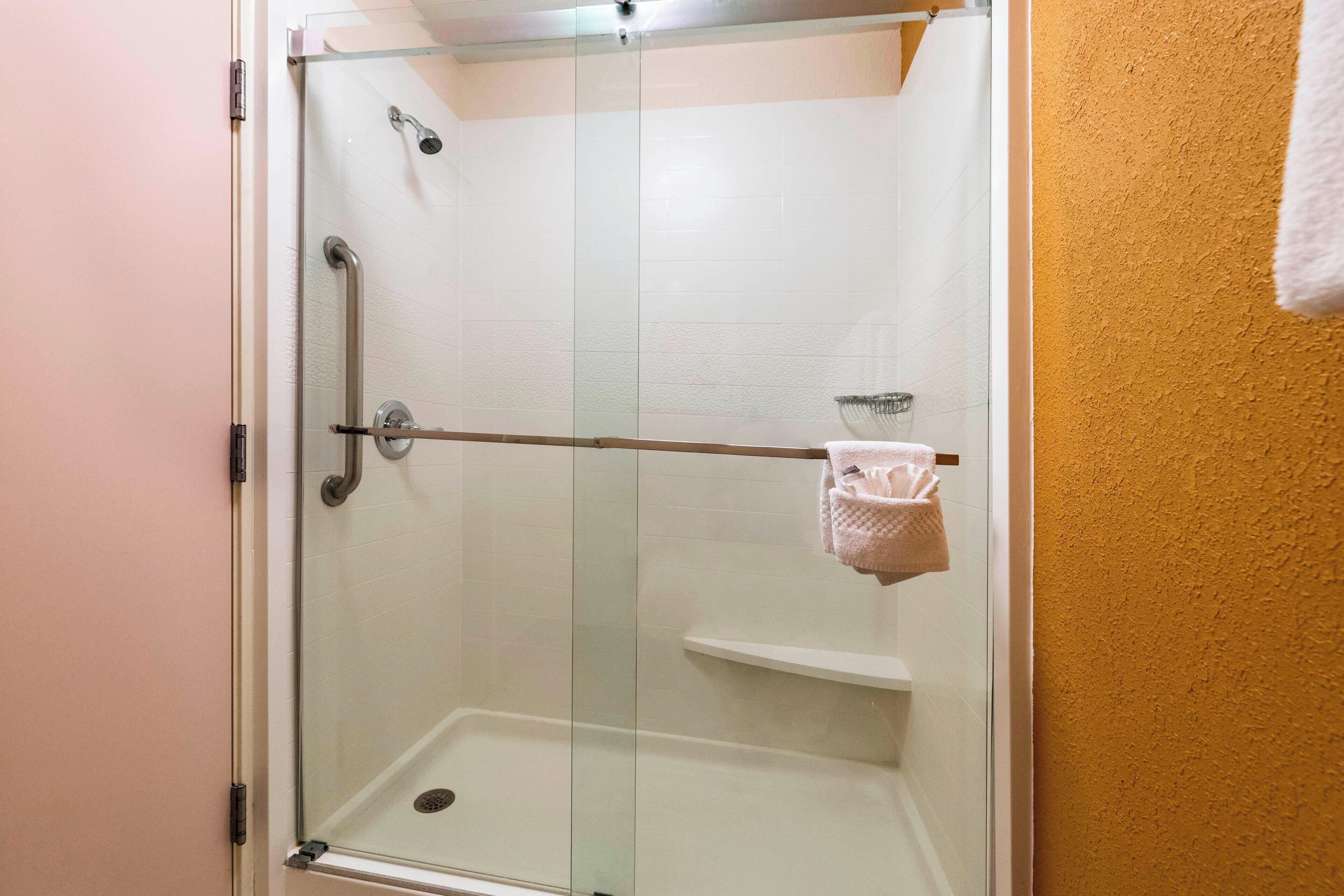 combined shower/bathtub, free toiletries, hair dryer, towels
