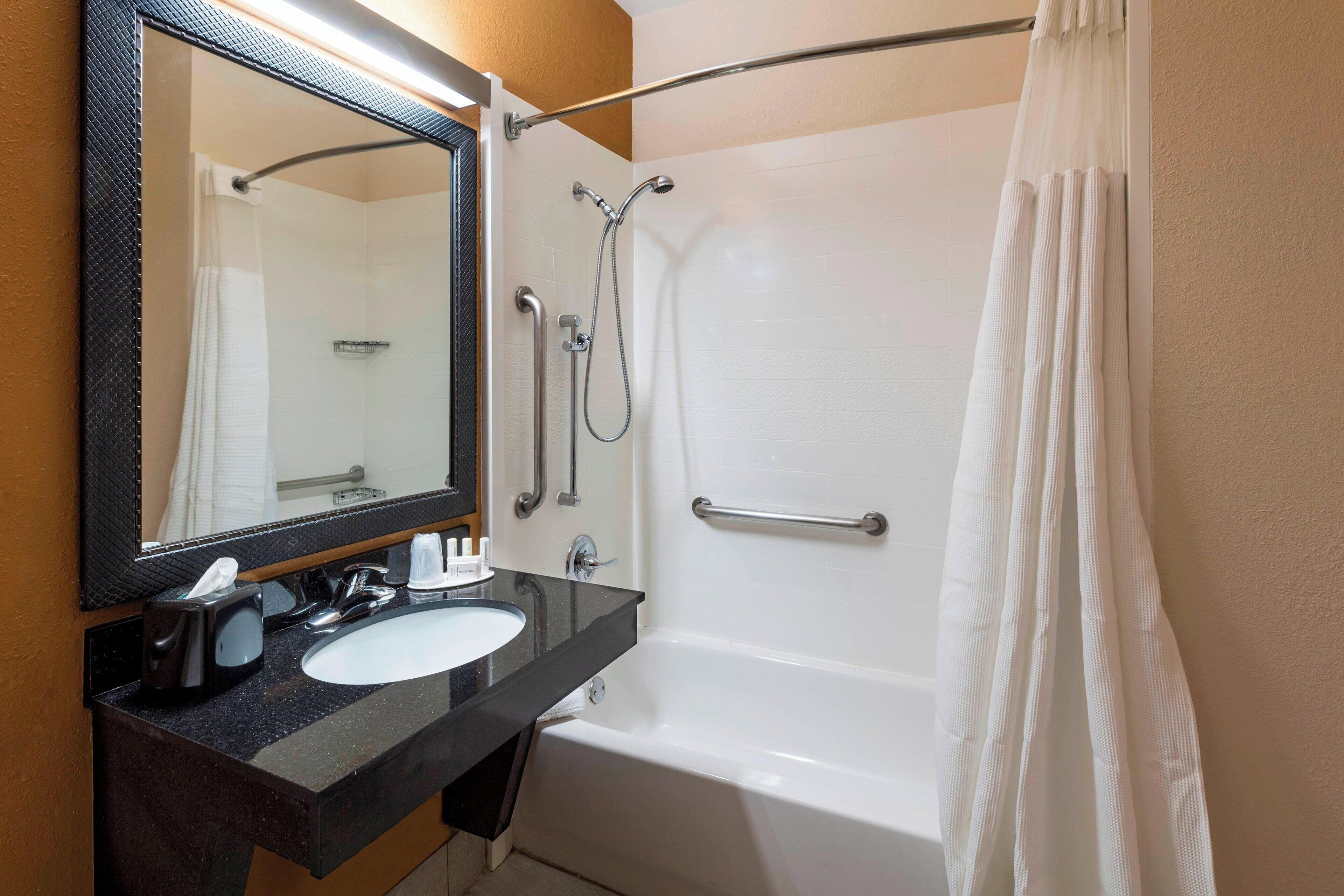 combined shower/bathtub, free toiletries, hair dryer, towels