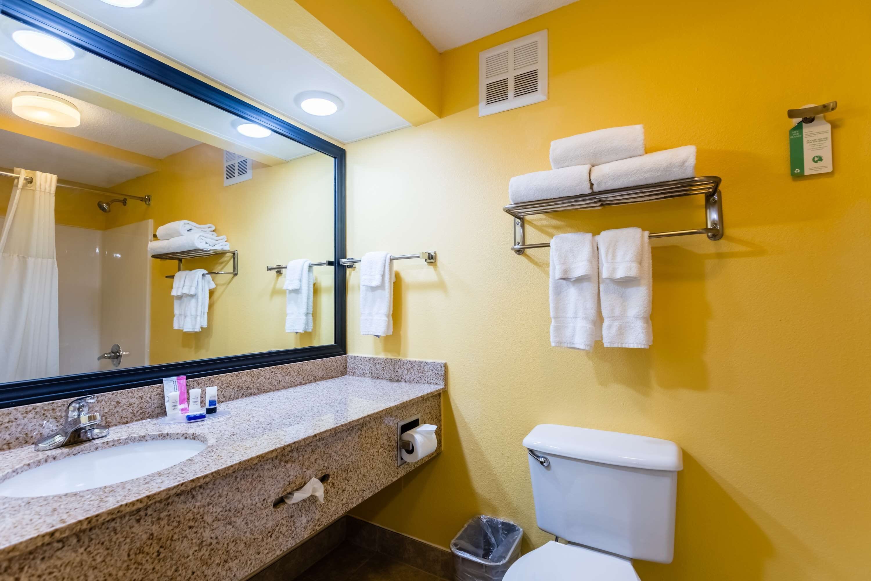 standard room, 2 queen beds, non smoking, microwave | bathroom | combined shower/bathtub, free toiletries, hair dryer, towels