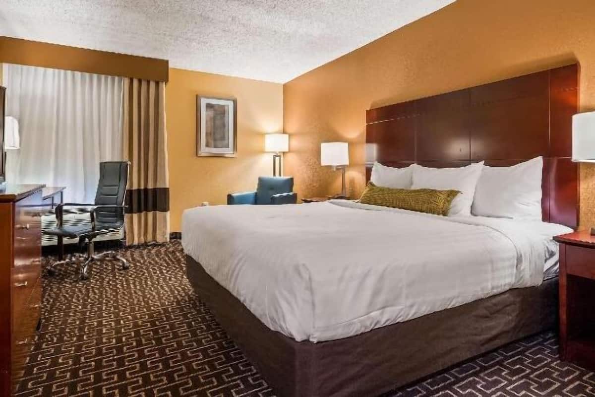 Schreibtisch, laptopgeeigneter Arbeitsplatz, Bügeleisen/Bügelbrett