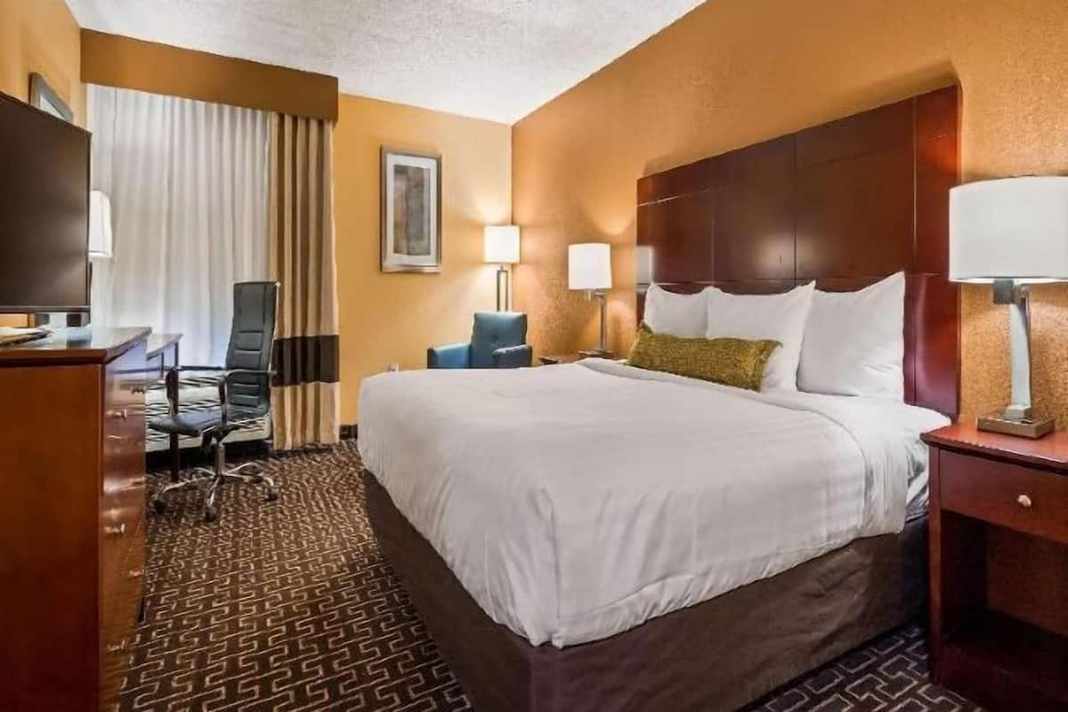 Schreibtisch, laptopgeeigneter Arbeitsplatz, Bügeleisen/Bügelbrett