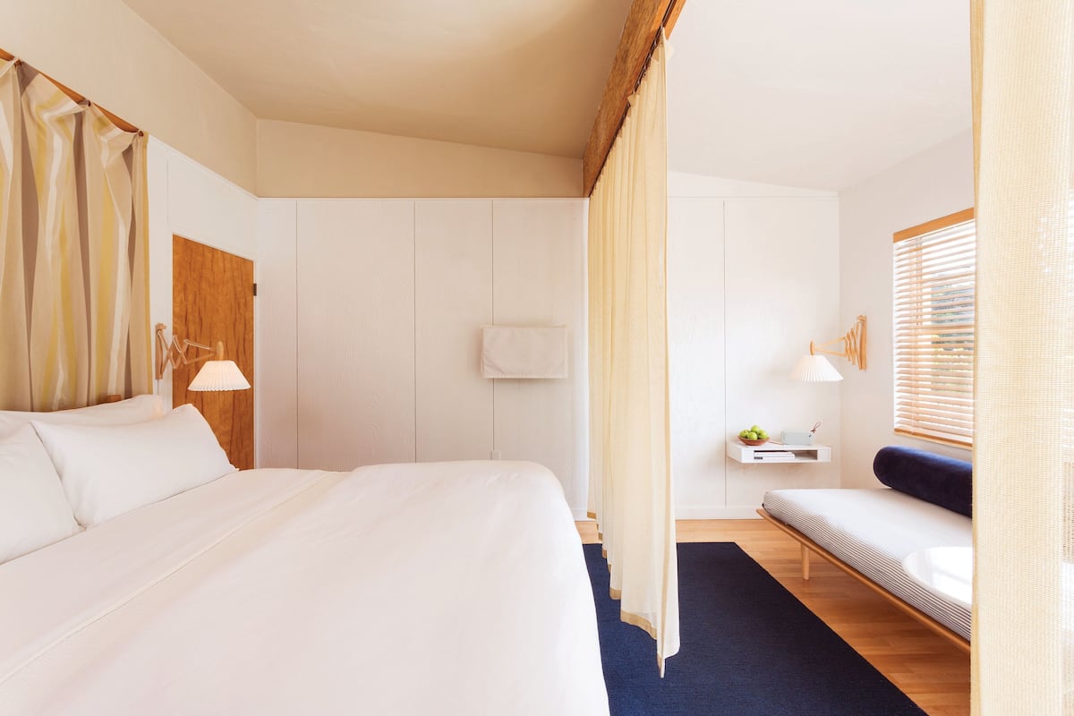 Egyptian cotton sheets, premium bedding, down duvets, minibar
