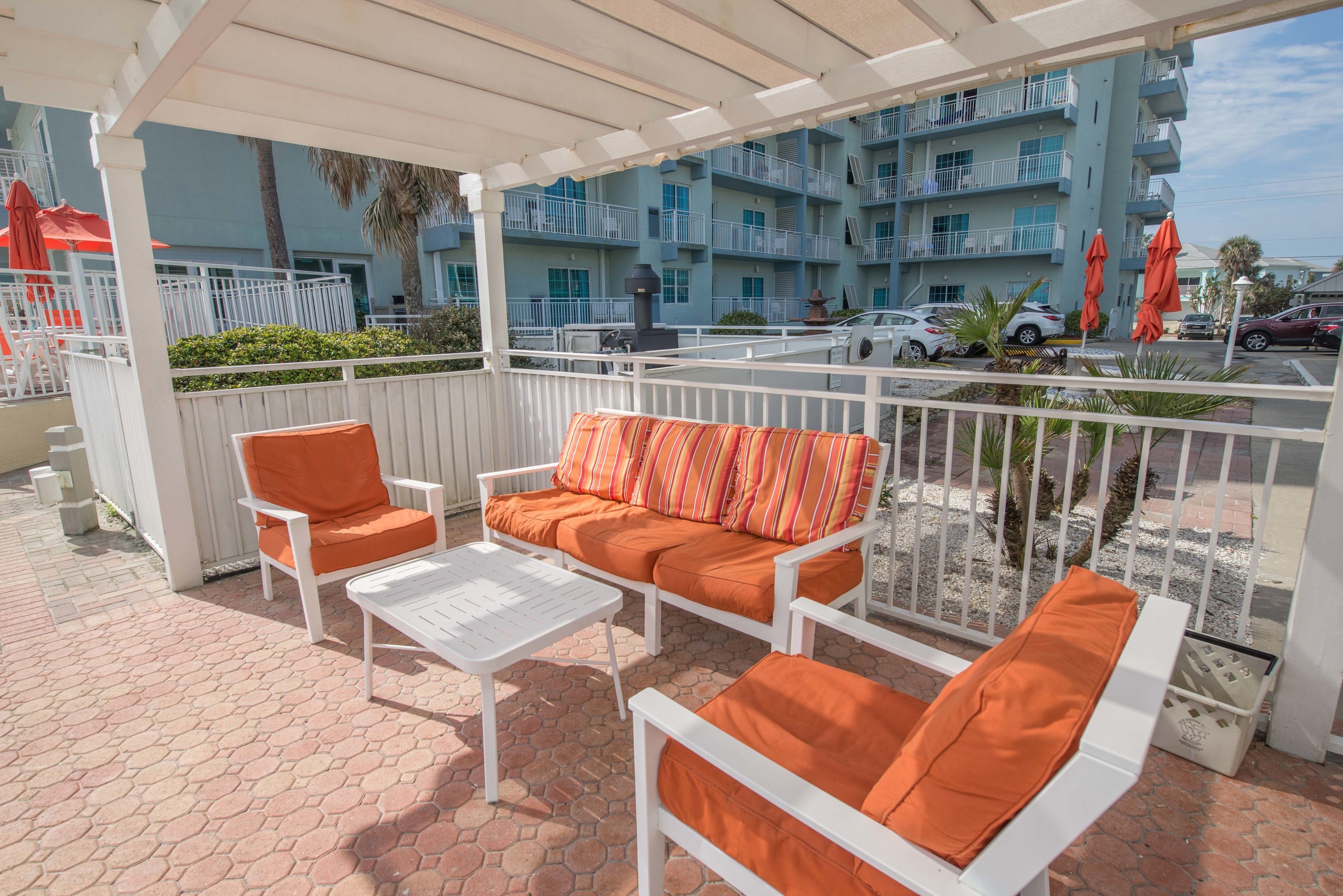 3 outdoor pools, open 7:00 am to 8:00 pm, pool umbrellas, pool loungers