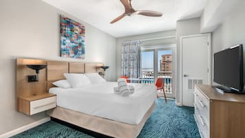 Queen Studio, Partial Ocean View | Pillowtop beds, iron/ironing board, free WiFi, bed sheets