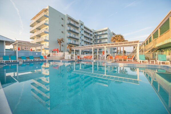 3 outdoor pools, open 7:00 AM to 8:00 PM, pool umbrellas, sun loungers