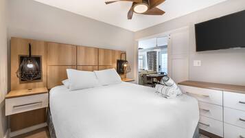 1 Bedroom Bungalow Queen Bed, First Floor | Pillow-top beds, iron/ironing board, free WiFi, bed sheets