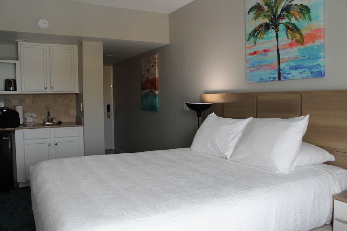 Pillowtop beds, iron/ironing board, free WiFi, bed sheets