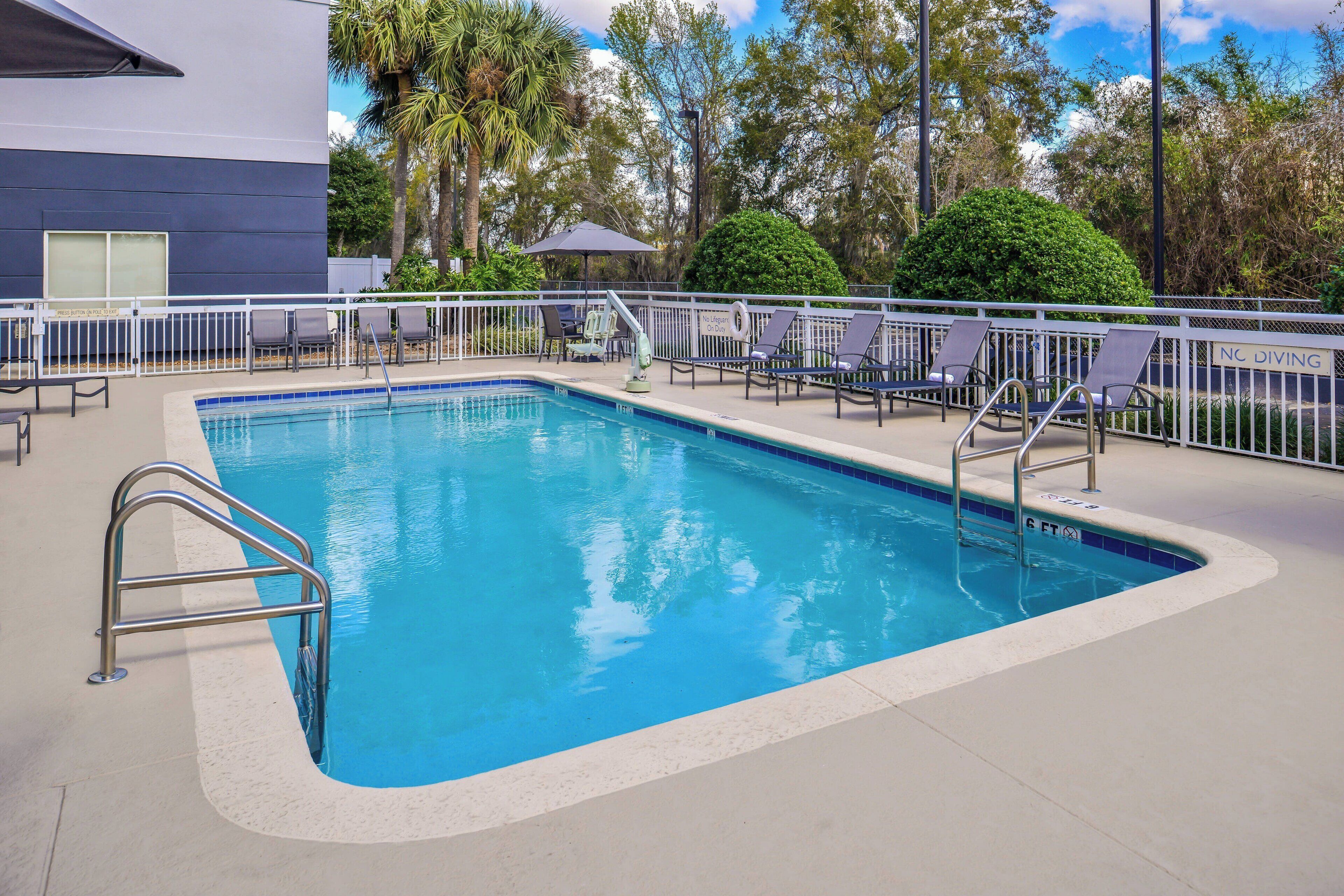 outdoor pool, open 6:00 am to 10:00 pm, pool umbrellas