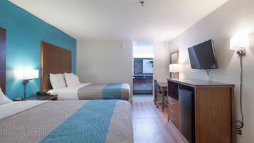 Una scrivania, Wi-Fi gratuito, lenzuola