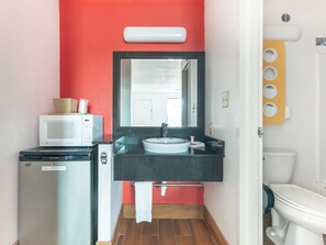 Bathroom sink - OYO Hotel Lake Park/Valdosta I-75 (Lake Park)