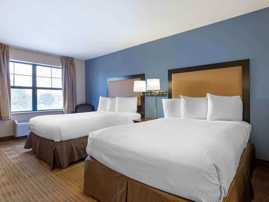 Studio, 2 Double Beds, Non Smoking | Desk, iron/ironing board, free WiFi, bed sheets